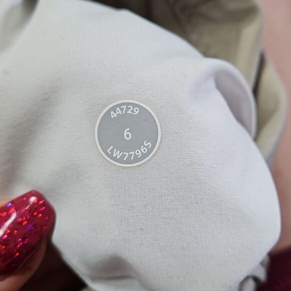 Lululemon Club Shorts size 6 - Picture 8 of 8